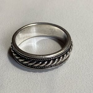 Beautiful wide band sterling silver ring rope detail 10.25